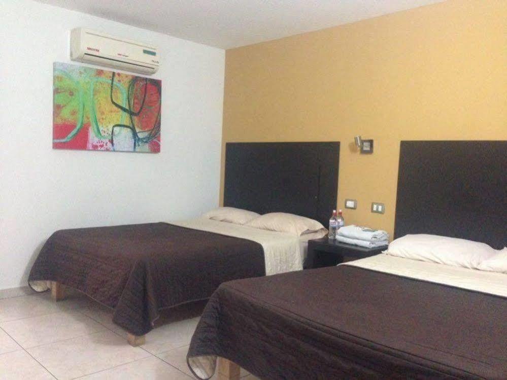 Hotel Flores Guamuchil Екстериор снимка